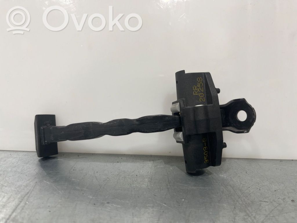 Tesla Model 3 Etuoven pidätin 