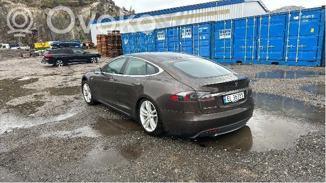 Tesla Model S Takajarrusatula 