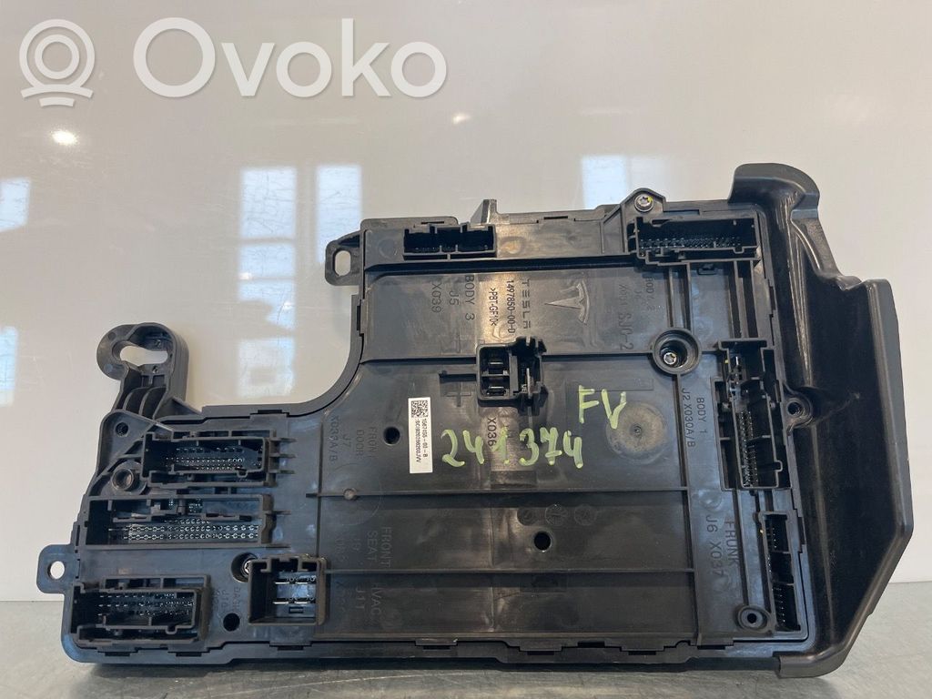Tesla Model 3 Citu veidu vadības bloki / moduļi 
