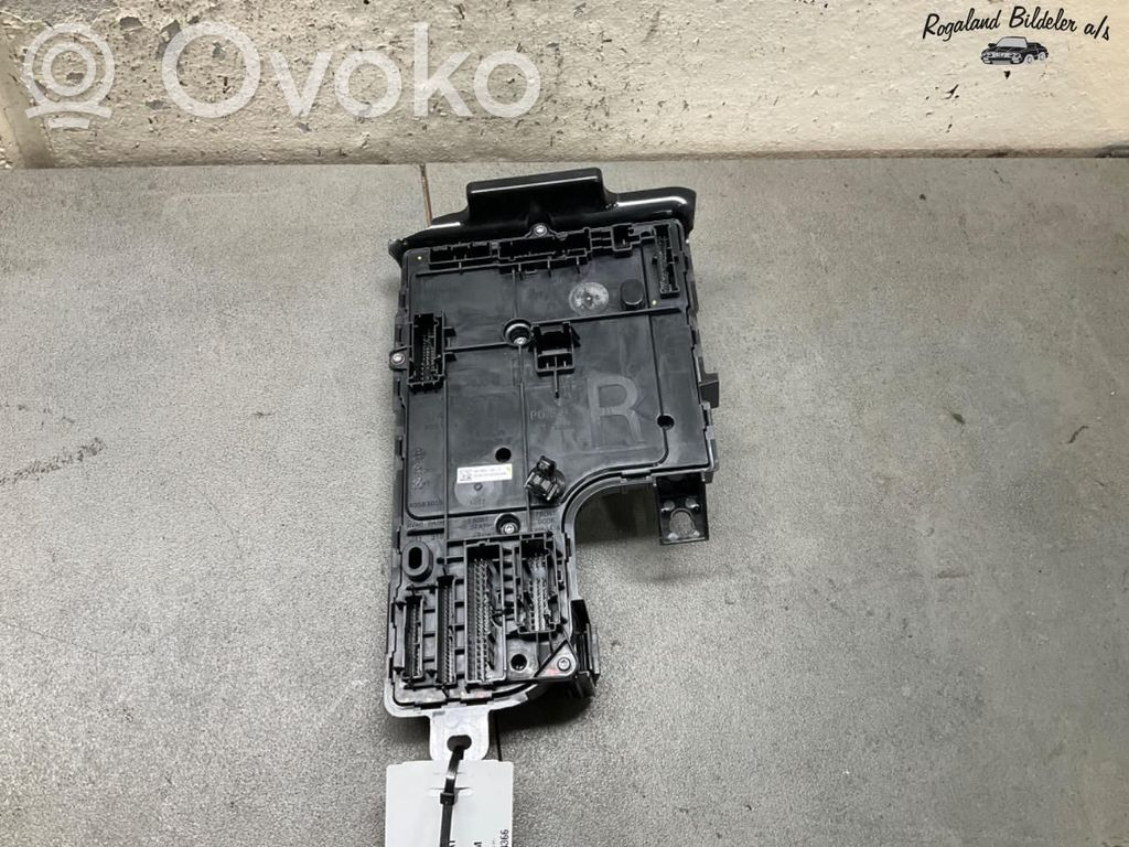 Tesla Model Y Kiti valdymo blokai/ moduliai 