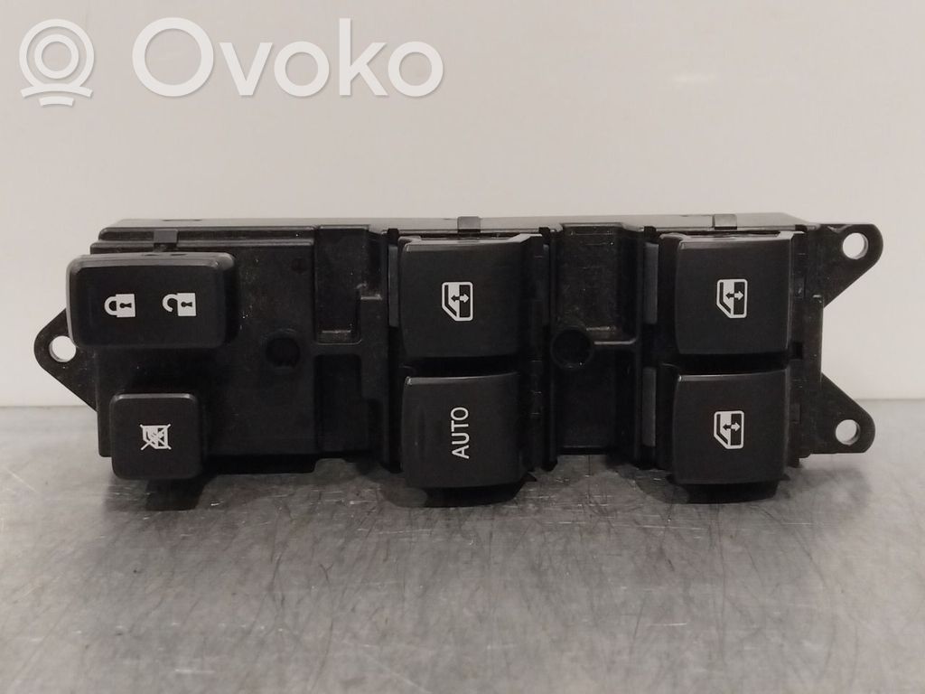 Mitsubishi Outlander Electric window control switch 