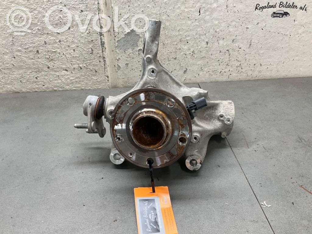 Cupra Born Fuso a snodo con mozzo ruota anteriore