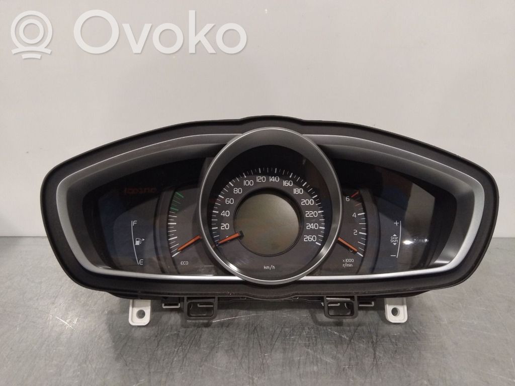 Volvo V40 Speedometer (instrument cluster) 
