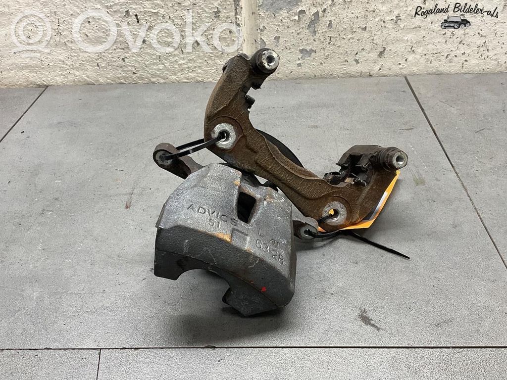 Toyota Auris E180 Étrier de frein avant