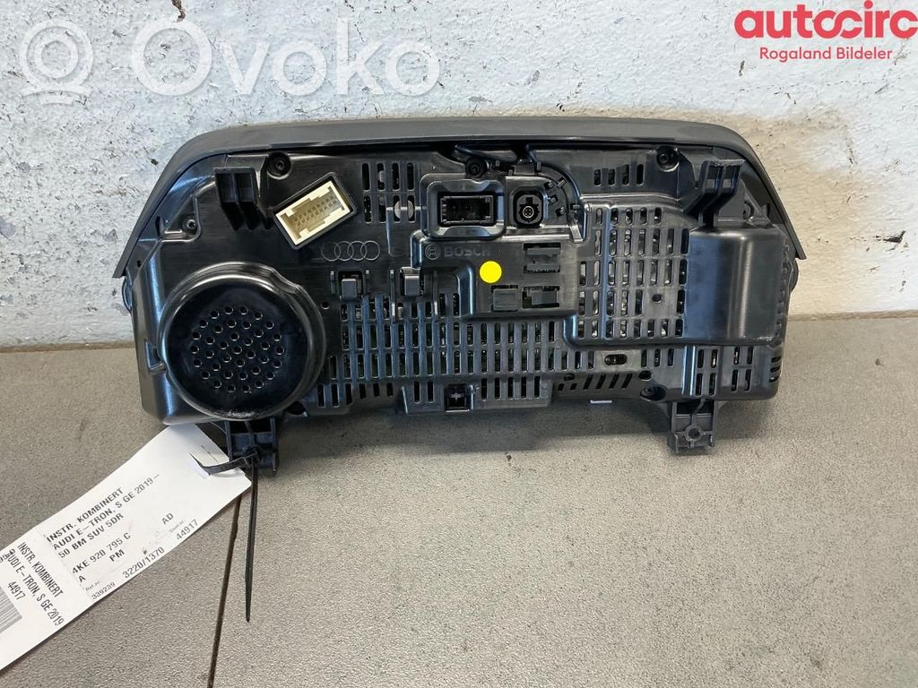 Audi e-tron Speedometer (instrument cluster) 
