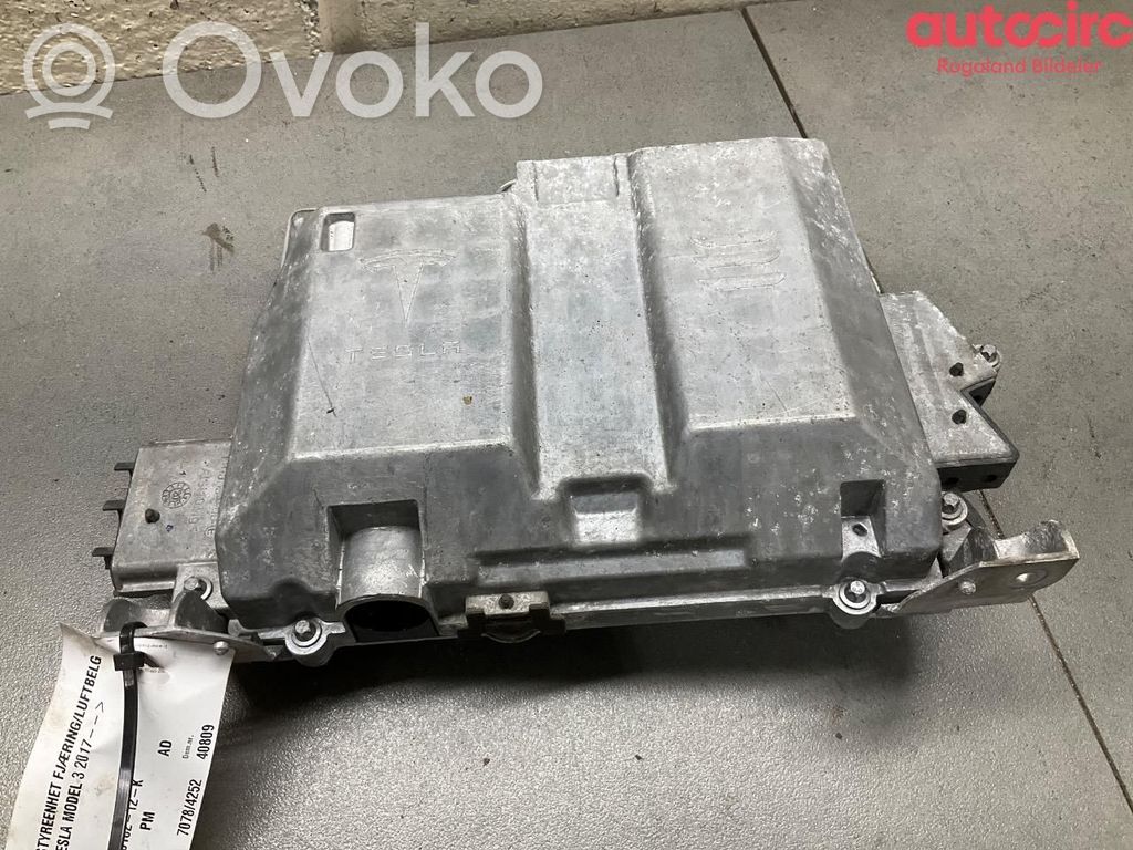 Tesla Model 3 Commande bouton réglage hauteur de caisse suspension 