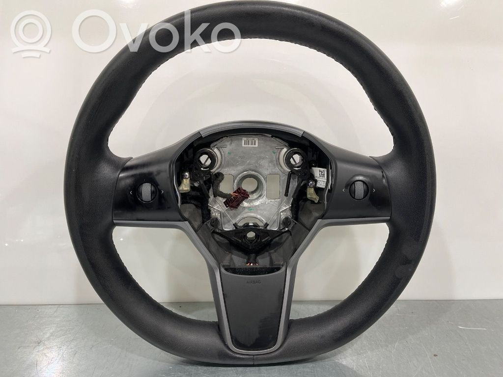 Tesla Model 3 Vairas 