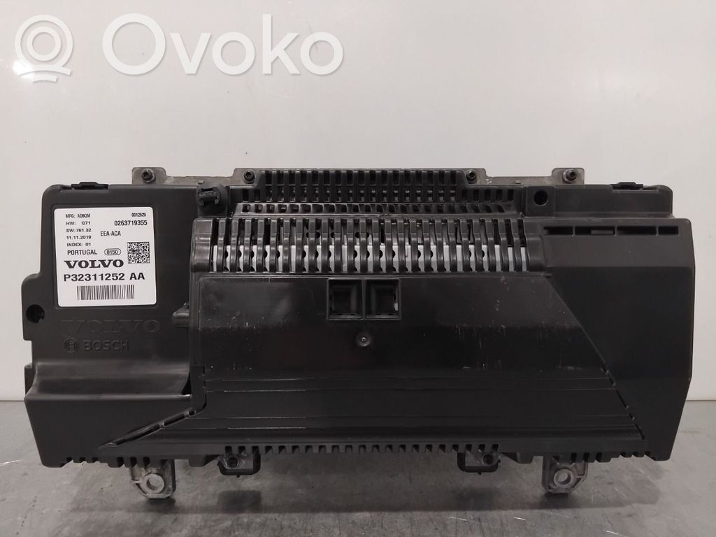 Volvo S90, V90 Geschwindigkeitsmesser Cockpit