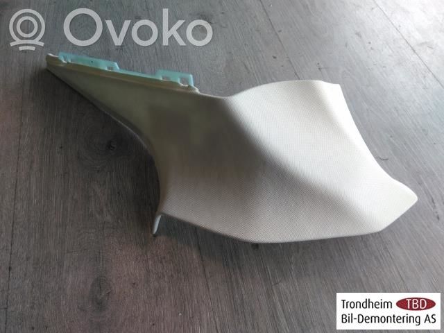 Tesla Model S Kita salono detalė 