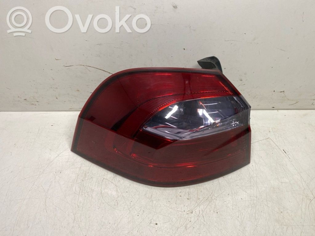 KIA Rio Aizmugurējais lukturis virsbūvē 