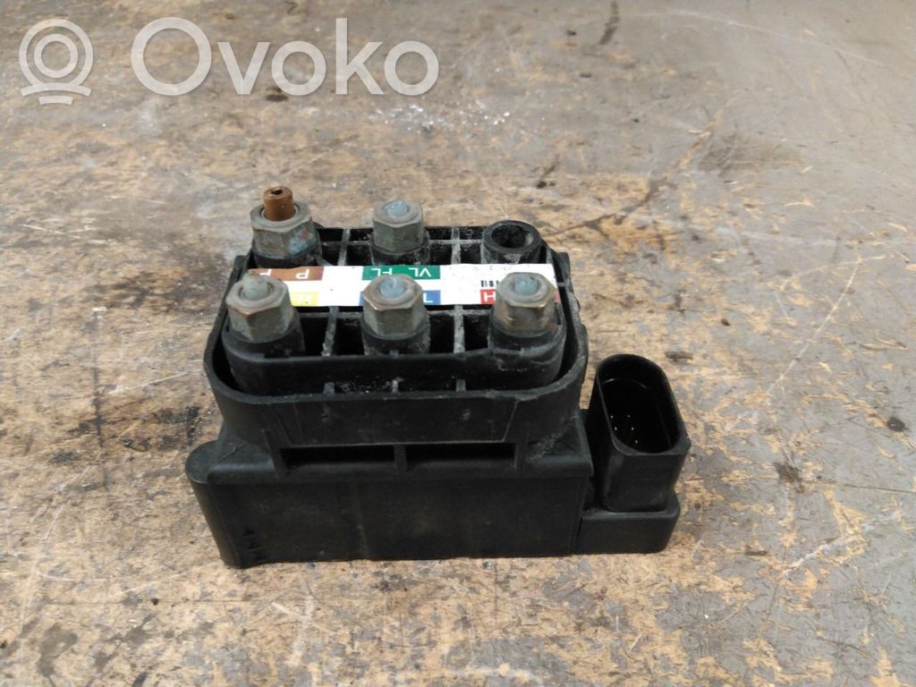 Mercedes-Benz C W205 Sensore di livello di altezza della sospensione pneumatica anteriore (usato)