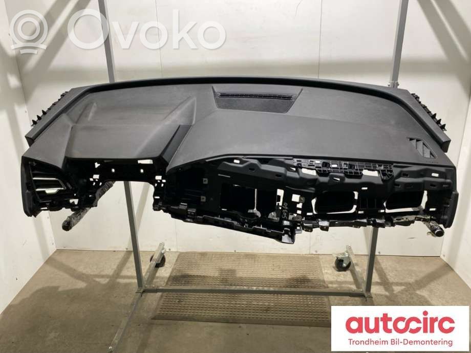 Audi Q4 e-tron Panelis 