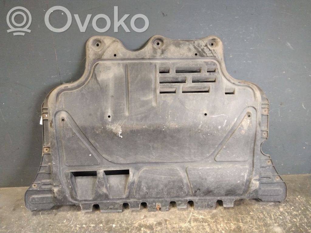 Volkswagen PASSAT B8 Placa protectora/protector antisalpicaduras motor 