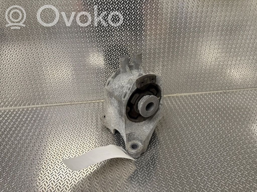 BMW i4 Engine mount bracket 