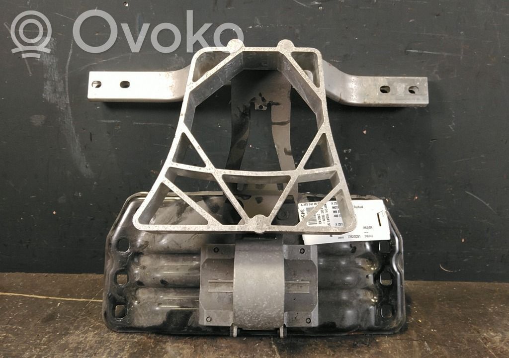 Mercedes-Benz EQC Wspornik / Mocowanie silnika 
