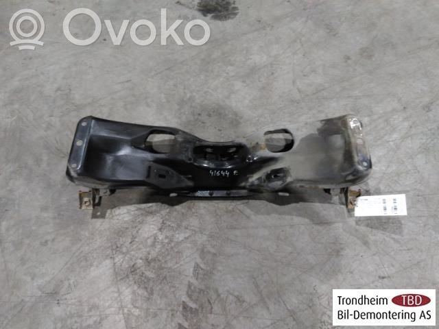 Subaru Impreza II Sottotelaio anteriore 