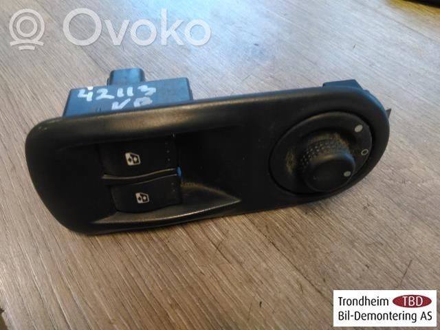 Opel Vivaro Electric window control switch 