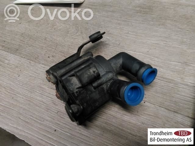 BMW 7 F01 F02 F03 F04 Pompe de circulation d'eau 