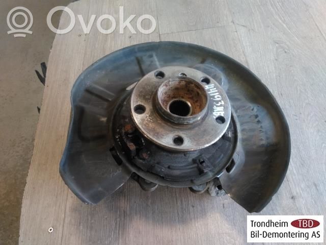 BMW 3 F30 F35 F31 Olka-akselin laakeripesä 
