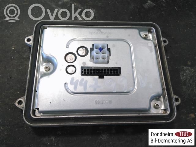 Tesla Model X LED-liitäntälaitteen ohjausmoduuli 