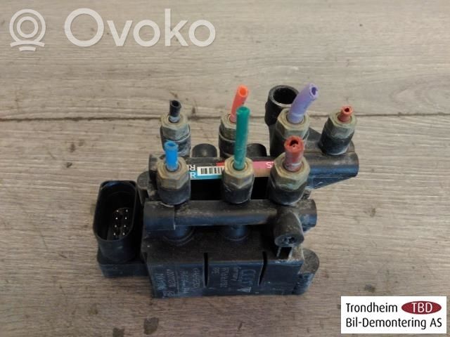 Porsche Taycan 9J1 Rozdzielacz / Blok zaworowy zawieszenia pneumatycznego osi tylnej 