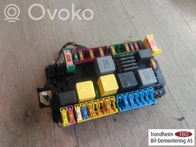 Mercedes-Benz EQV 447 Skrzynka bezpieczników / Komplet 