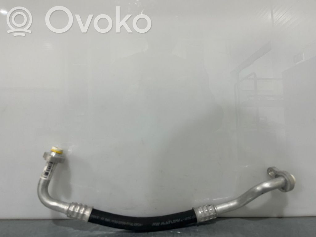 Volvo C40 Ilmastointilaitteen putki (A/C) 