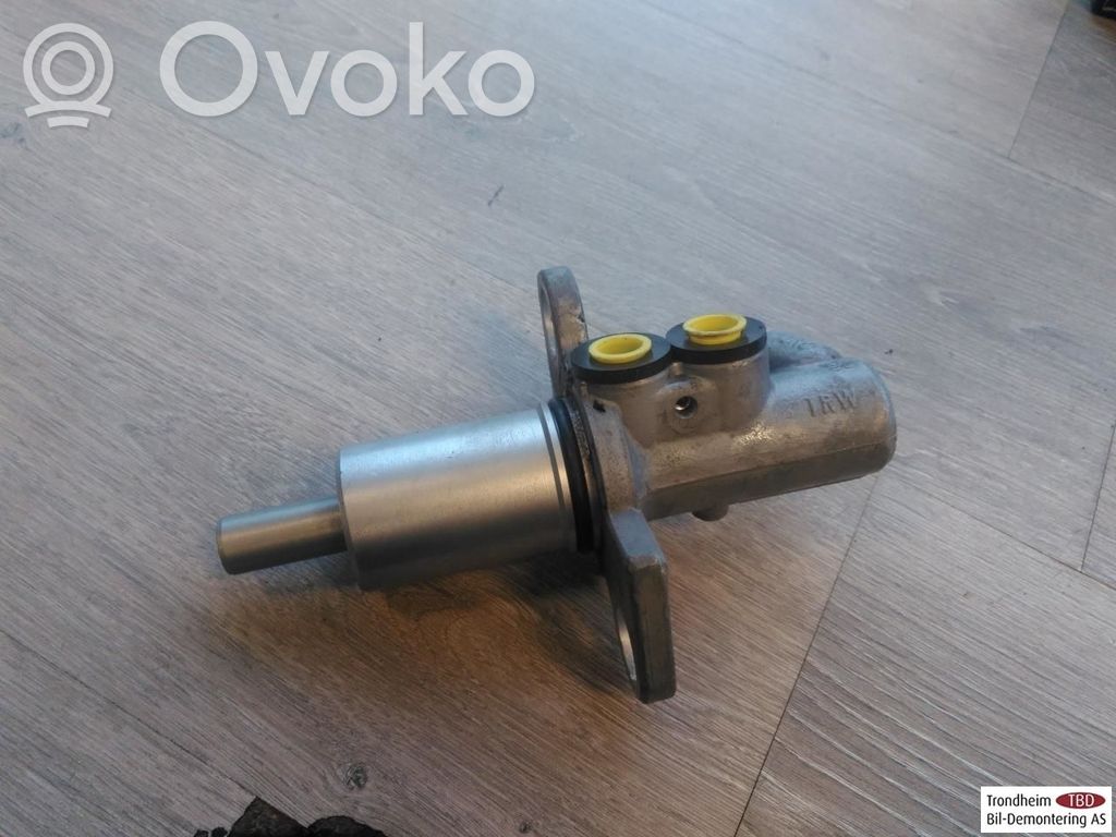 Audi A4 S4 B6 8E 8H Pääjarrusylinteri 