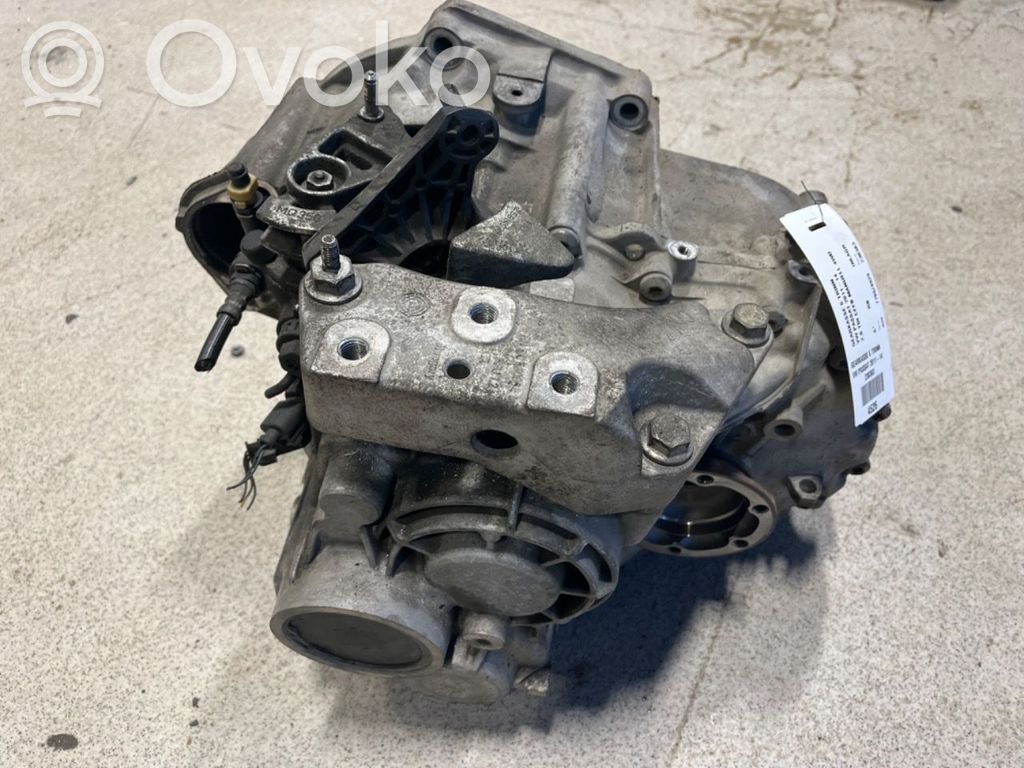 Volkswagen PASSAT B7 Scatola del cambio manuale a 6 velocità 