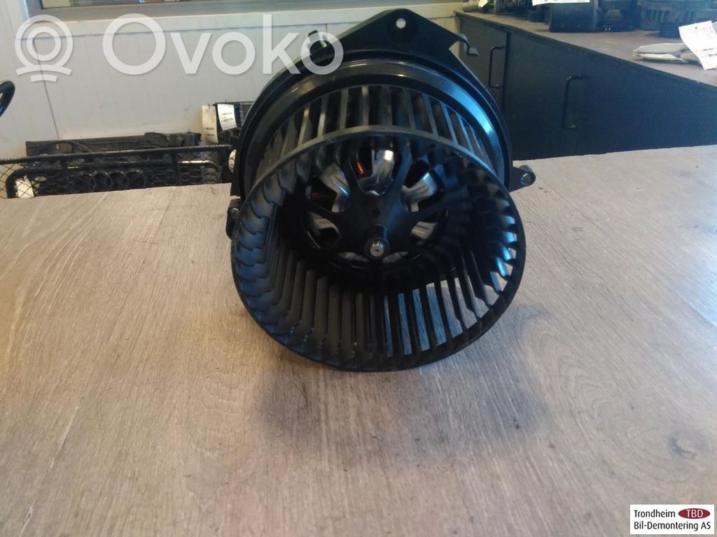 Skoda Enyaq iV Lämmittimen puhallin 