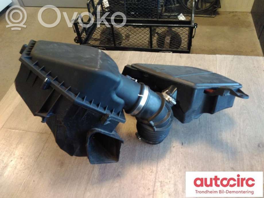 BMW 5 G30 G31 G38 Obudowa filtra powietrza 