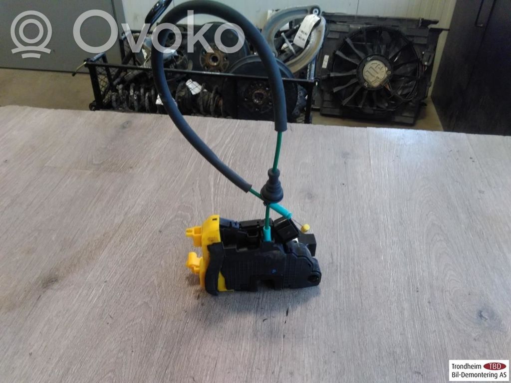 KIA Ceed Etuoven lukko 