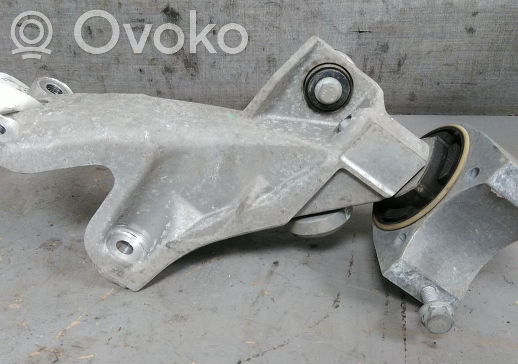 Porsche Taycan 9J1 Moottorin kiinnikekorvake 