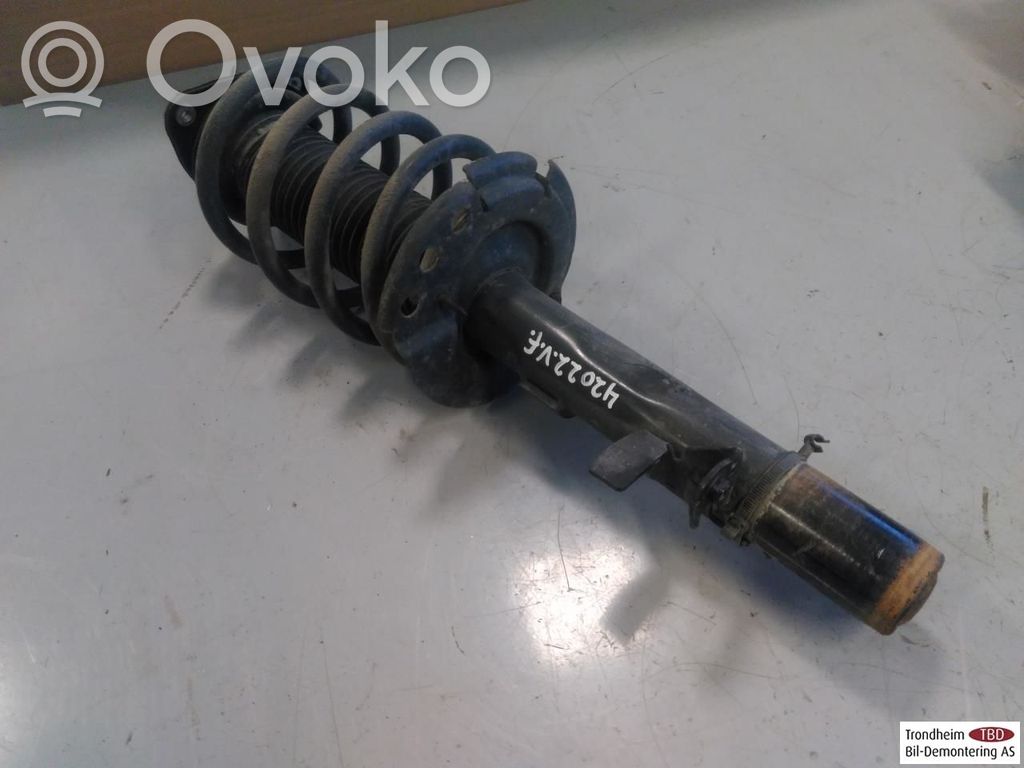 Ford Kuga II Amortyzator osi przedniej ze sprężyną 
