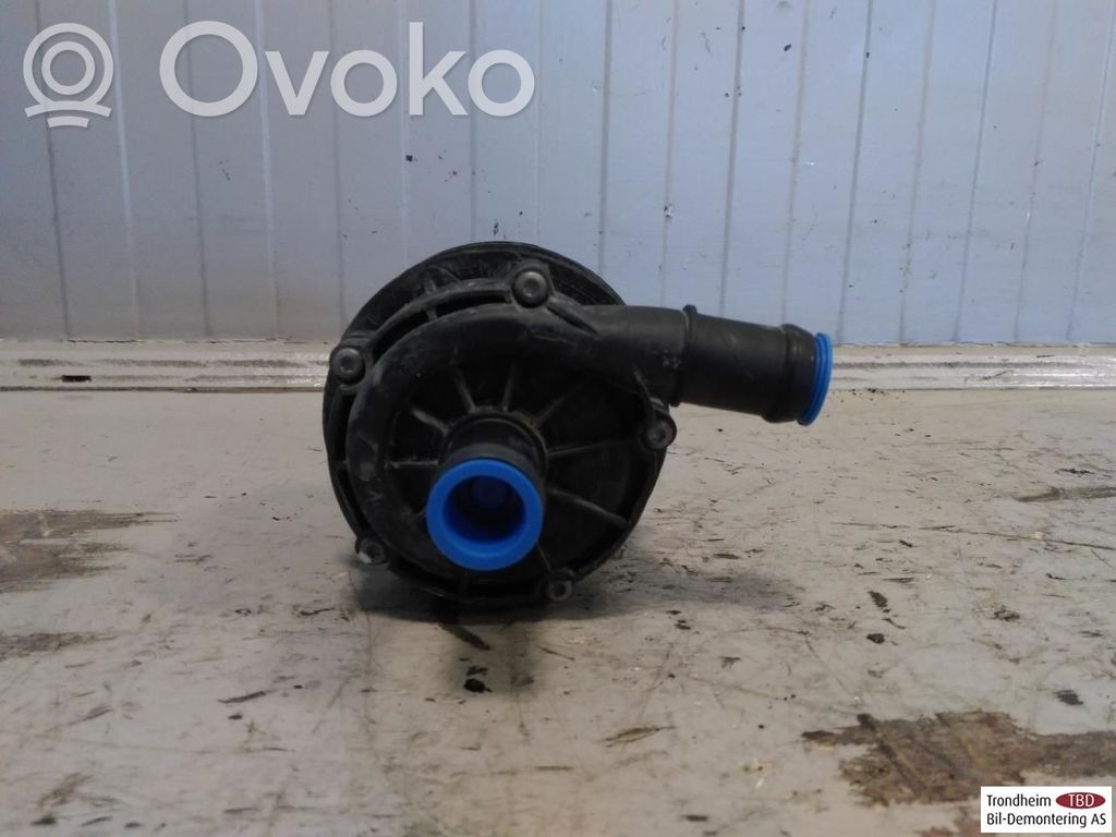 XPeng P7 Bomba de agua 