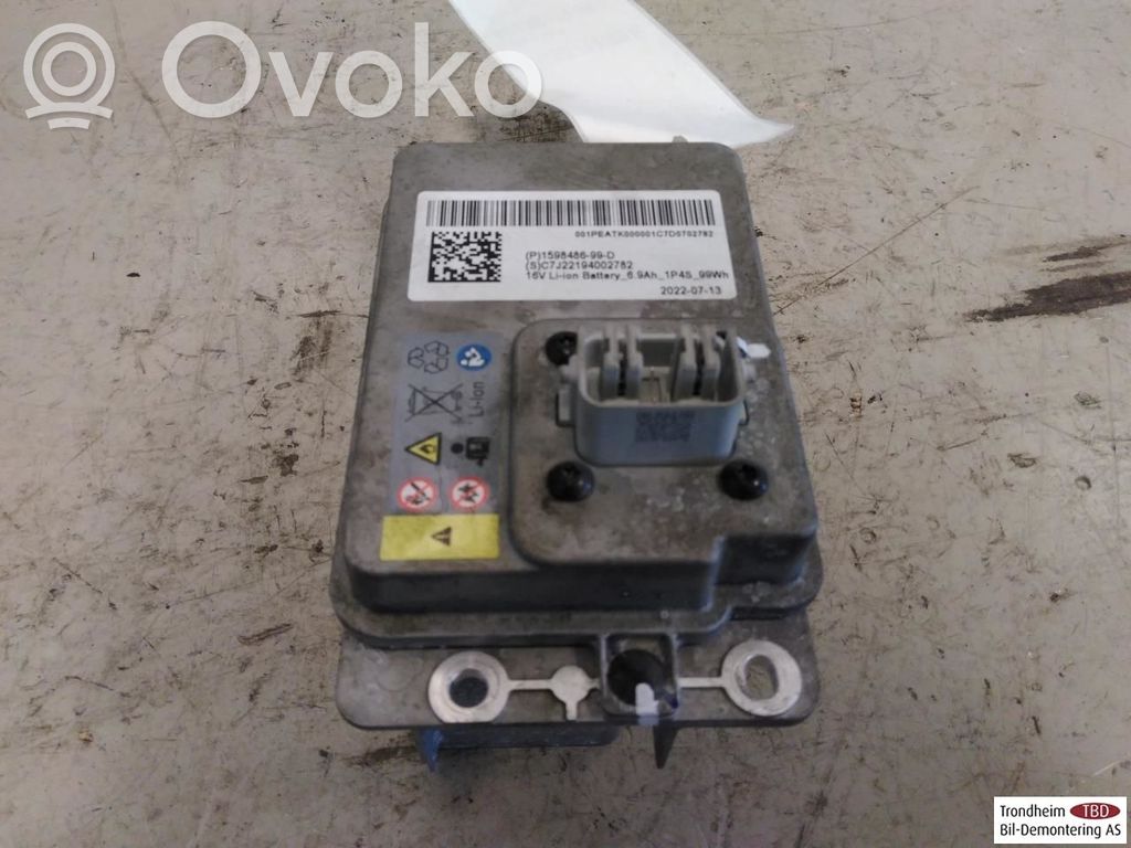 Tesla Model Y 12 V ligzda (priekšā) 