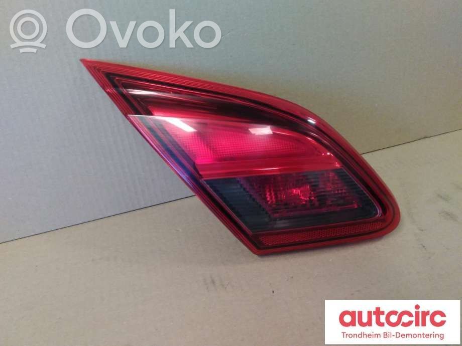 Opel Corsa E Aizmugurējais lukturis virsbūvē 
