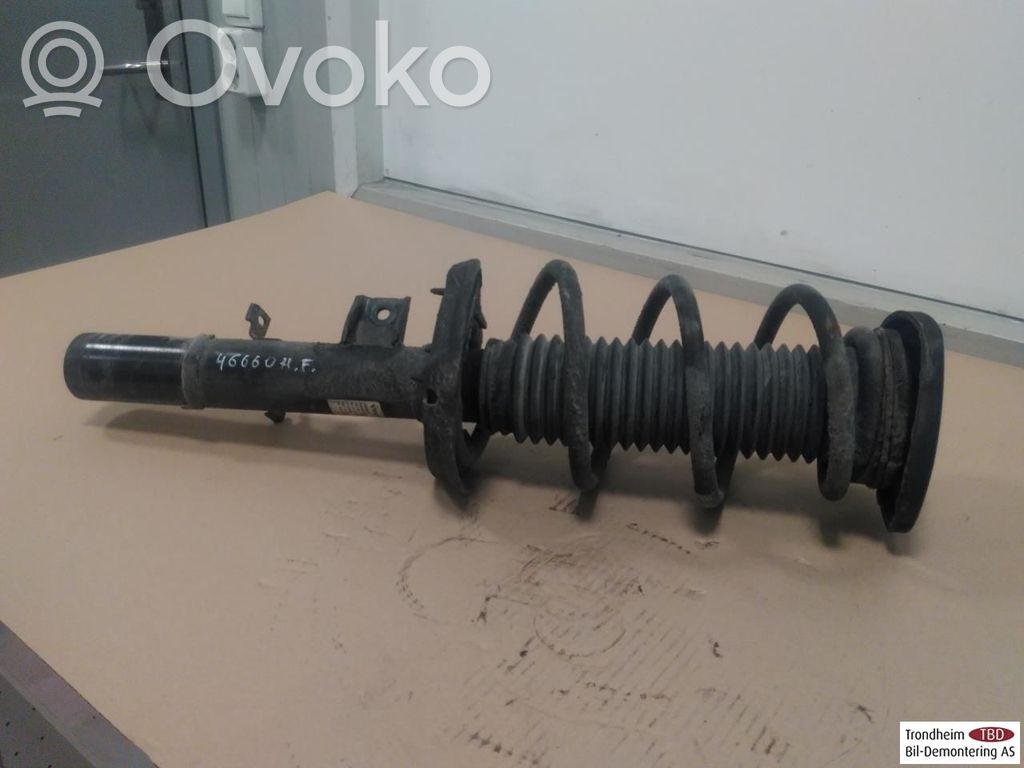 Volvo XC40 Amortyzator osi przedniej ze sprężyną 