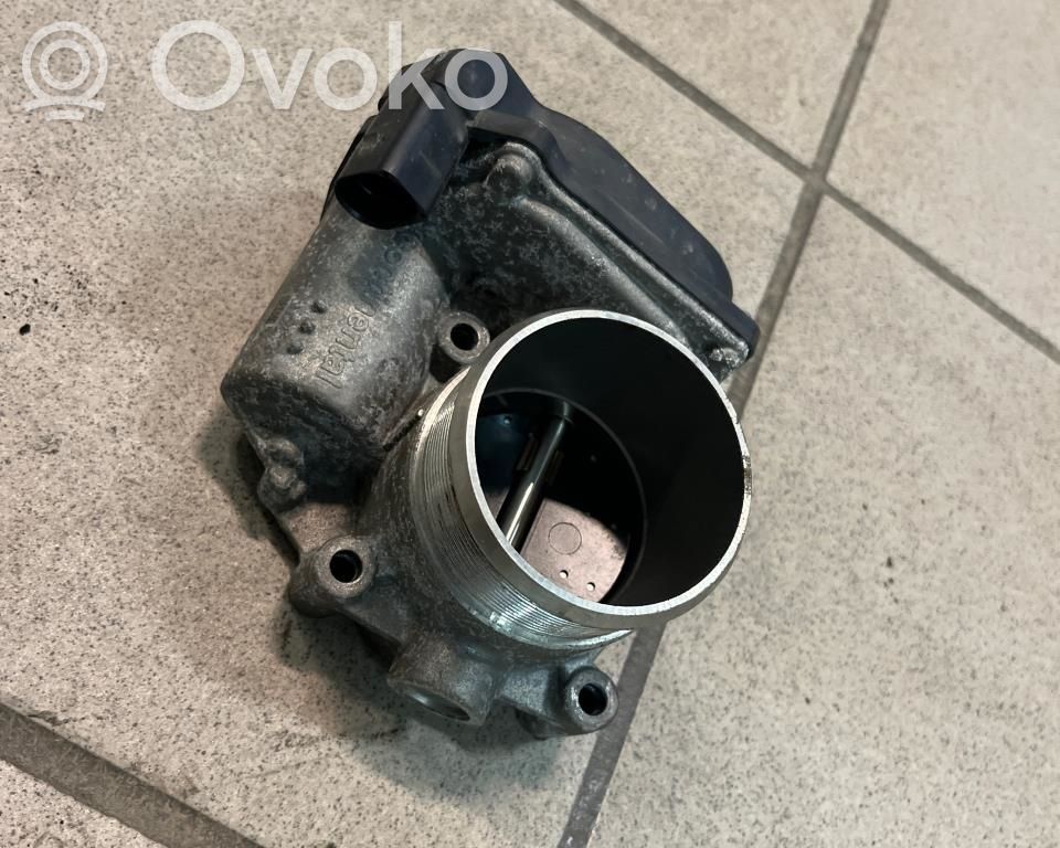 Audi A4 S4 B8 8K Kaasuttimen ilmaläppärunko 