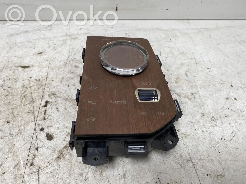 Radio / CD-Player / DVD-Player / Navigation   65825A5CC78,65825A73B30,65825A8FF74,65825A5CC78,65825A73B30,65825A8FF74