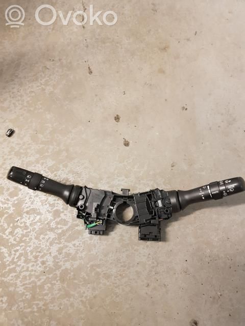 Toyota Prius+ (ZVW40) Interruptor de control multifunción 
