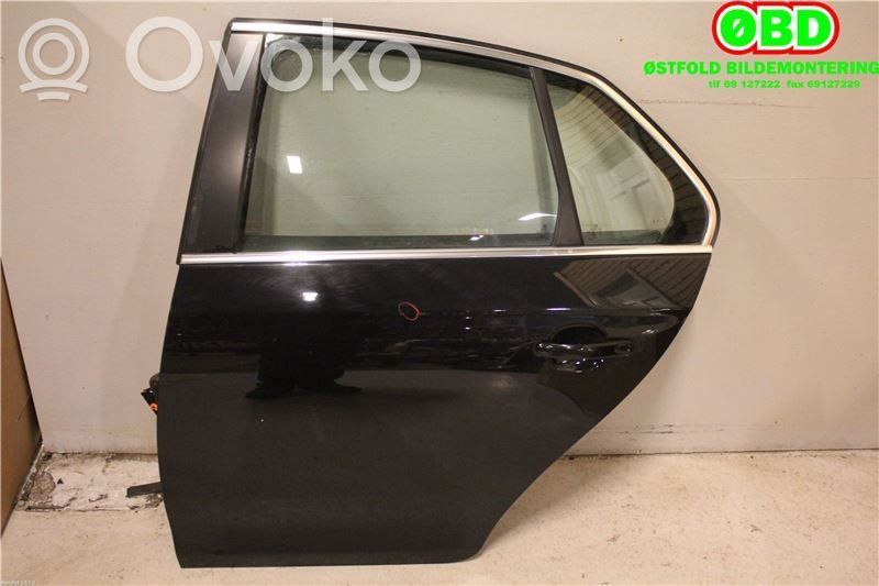 Volkswagen Jetta V Puerta trasera 