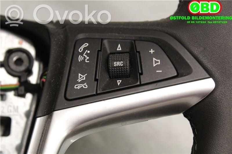 Ohjauspyörä   13305818,913373,13305818,913373