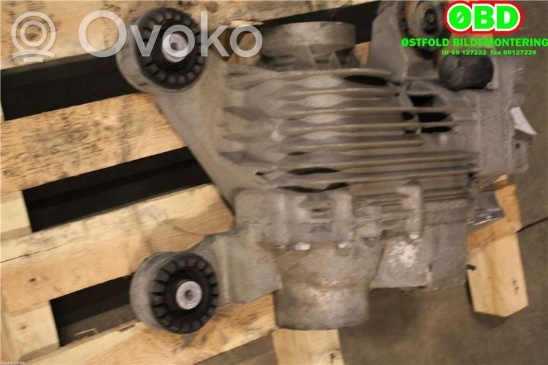 Volkswagen PASSAT B6 Belka osi tylnej 