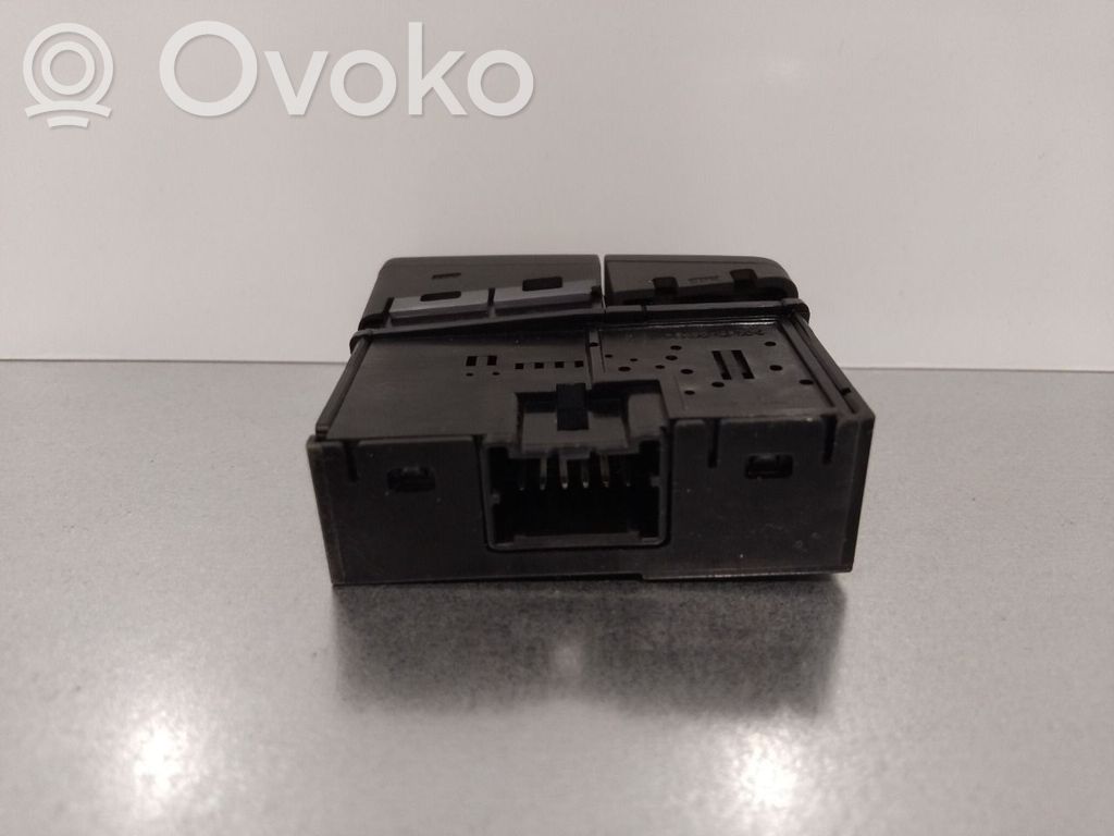 Suzuki SX4 S-Cross Botón interruptor de luz de peligro