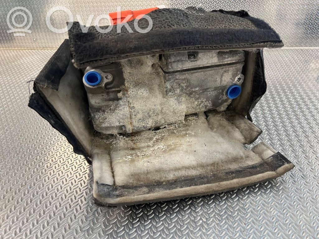 Tesla Model S Ilmastointilaitteen kompressorin pumppu (A/C) 