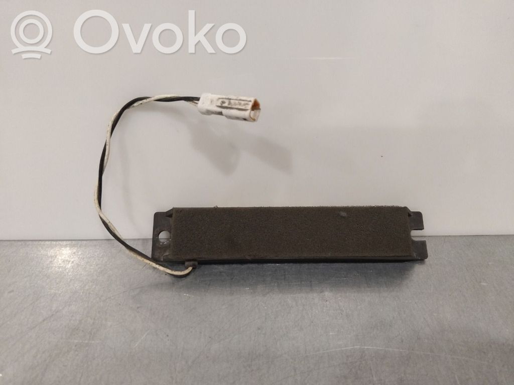 Tesla Model S GPS-pystyantenni 