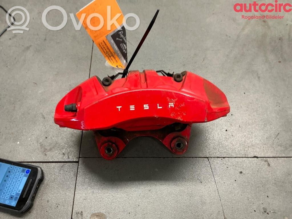 Tesla Model 3 Etujarrusatula 