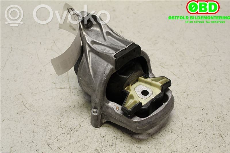 Audi A4 S4 B9 Engine mount bracket 