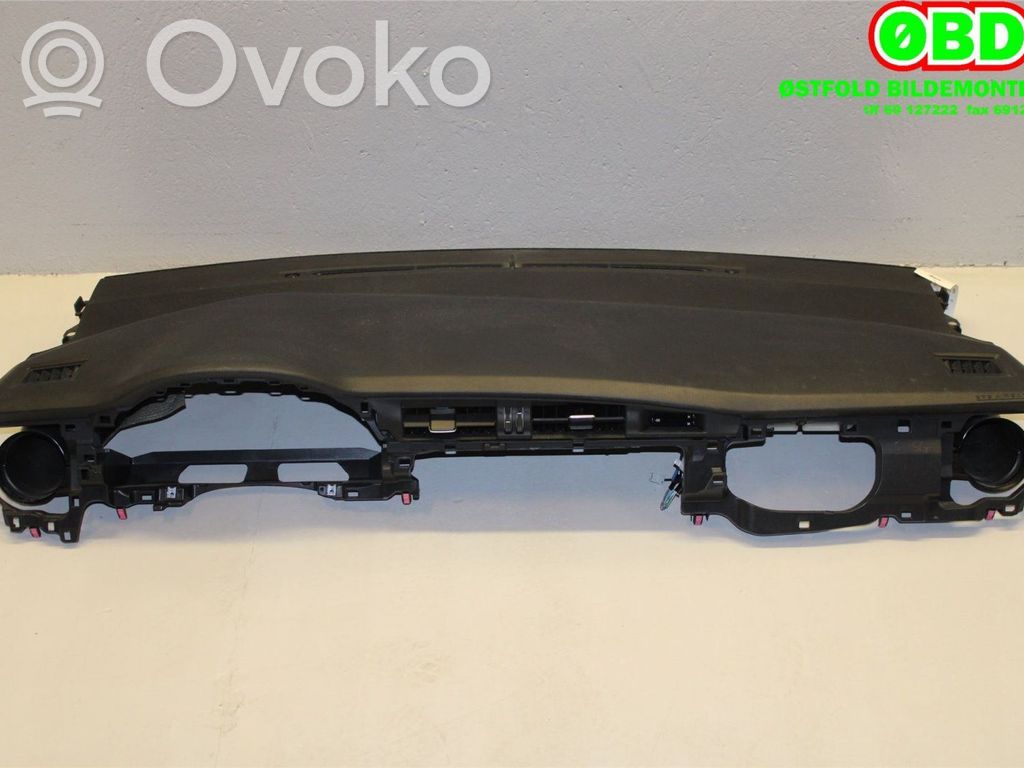 Toyota Auris E180 Panelis 
